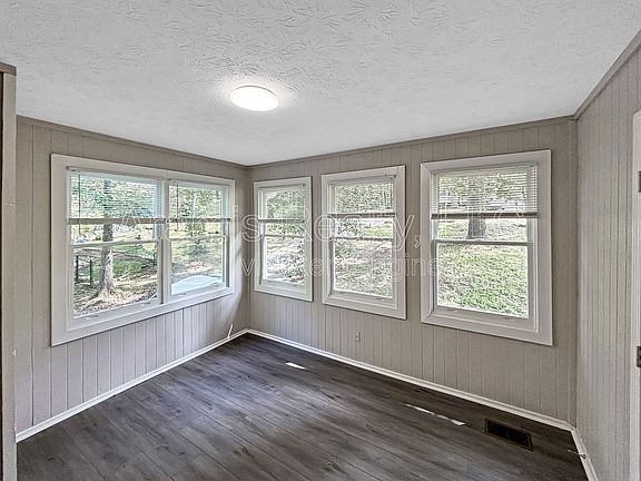4th image of 4620 Sequoia Cir