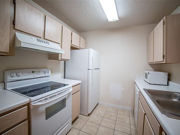 2nd image of 2360 SW Archer Rd APT 907