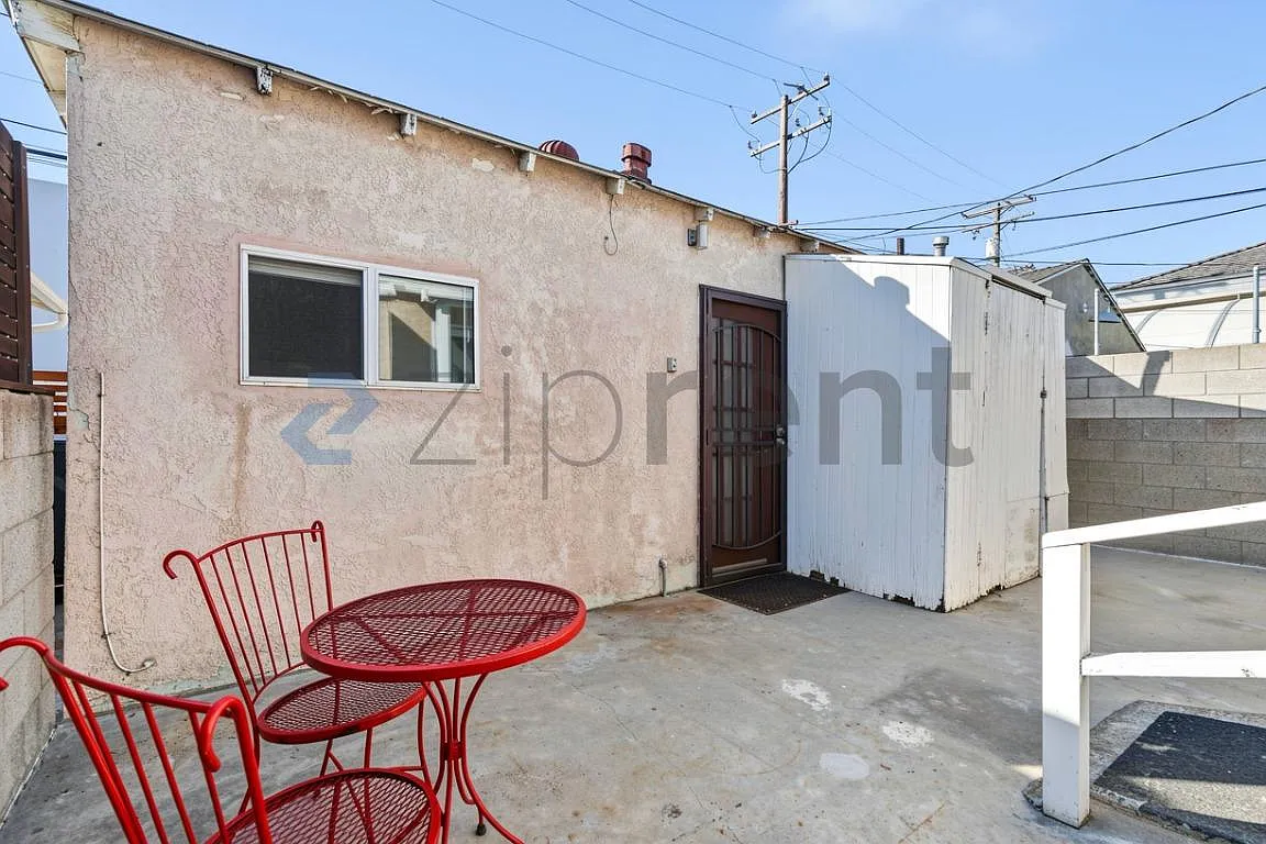 Studio, 450 sqft, $2,150 — Photo 3