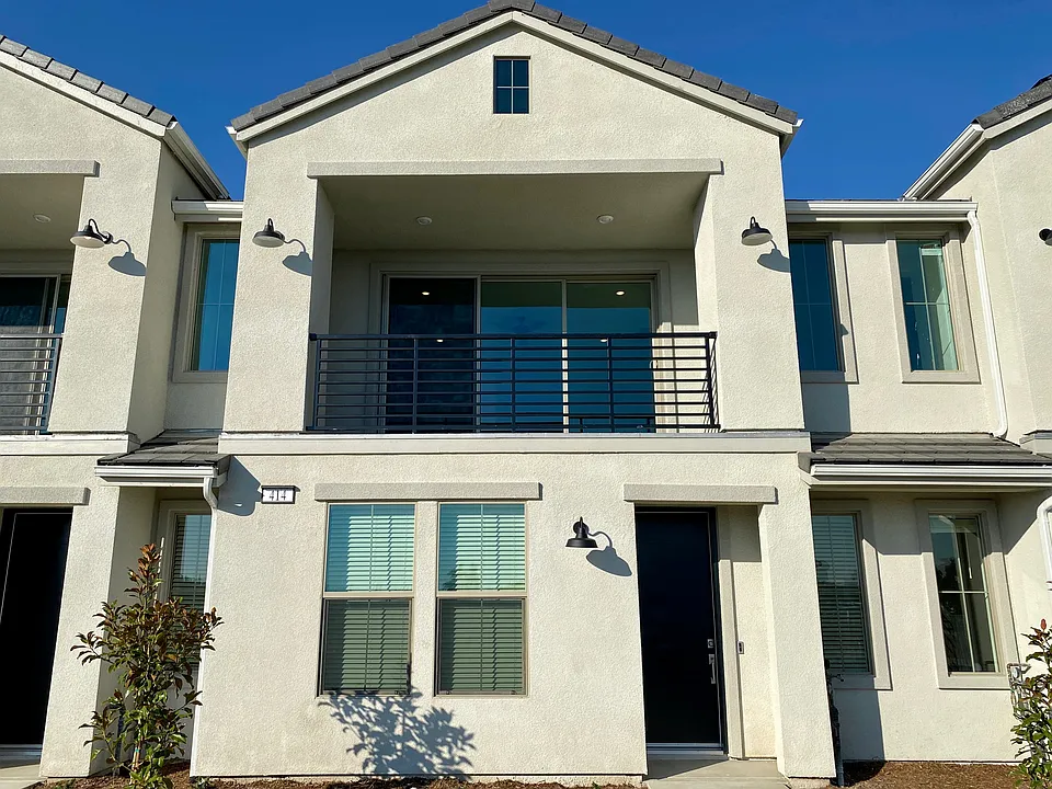 414 W Mahogany Ln