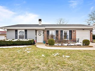 1345 Devonshire Ln, Hoffman Estates, IL 60169