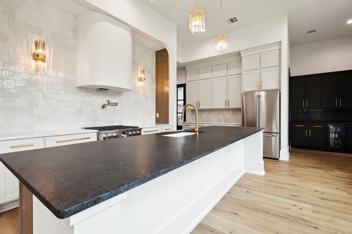 next background image