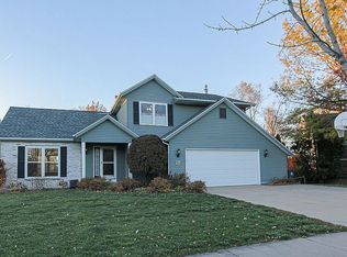 7445 Idledale Rd NE, Cedar Rapids, IA 52402