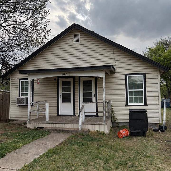 1st image of 802 SW I Ave