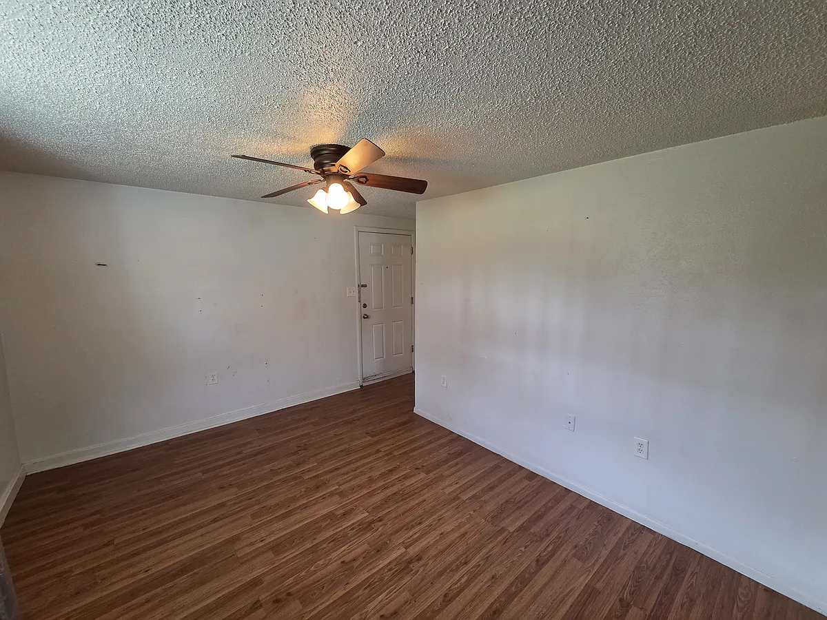 Building Photo - 1136 Xanthia St #1136