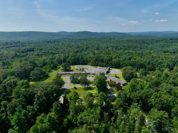 222 River Rd #F320a52c6, Leeds, MA 01053