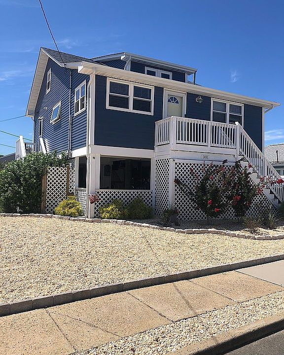 2nd image of 301 Sunset Dr N