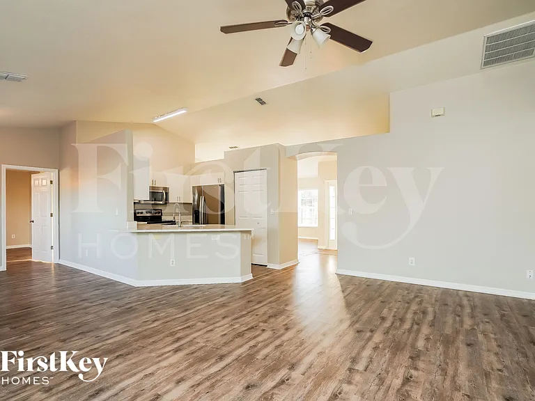 2018 NW 9th Pl — Photo 4