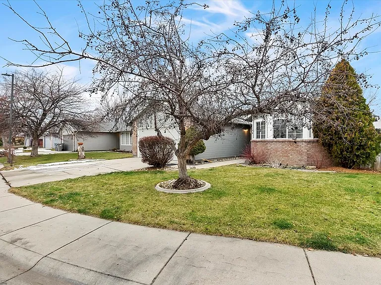 4245 S Danridge Ave — Photo 3