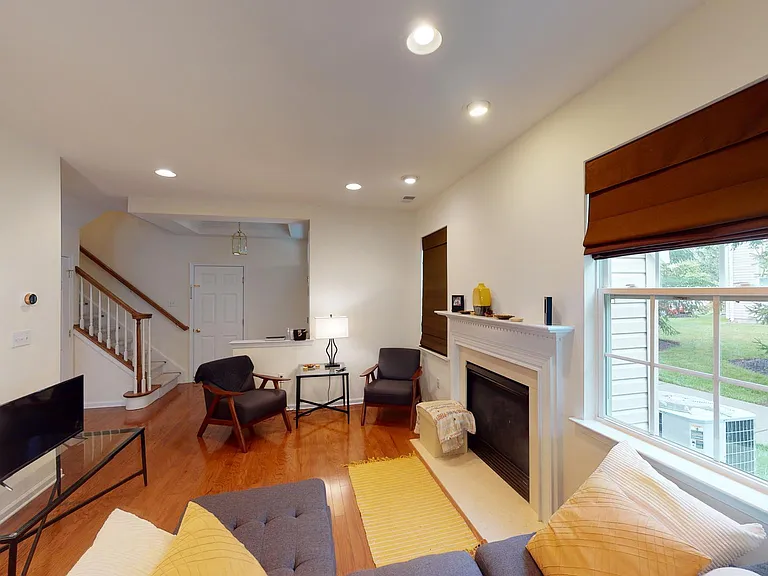 206 Concord Pl — Photo 7