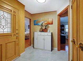 3905 220th St, Bayside, NY 11361