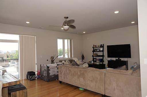 3rd image of 1639 W Grand Ave #203FRONT