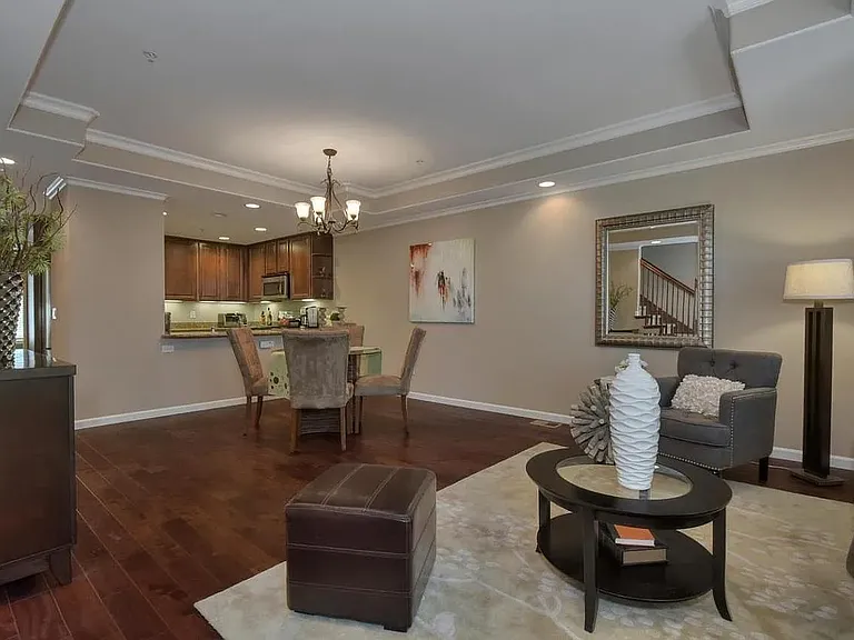 2218 Woodberry Ln — Photo 5