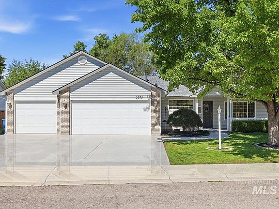 3rd image of 2075 N Springland Pl