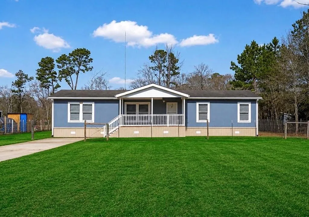 3 bed, 2.0 bath, 1560 sqft, $1,595 — Photo 1
