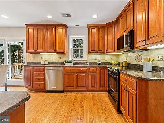 4th image of 3105 Miller Heights Rd