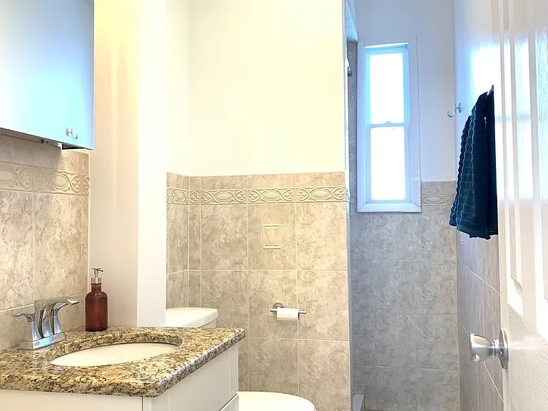 2428 Cambreleng Ave — Photo 34