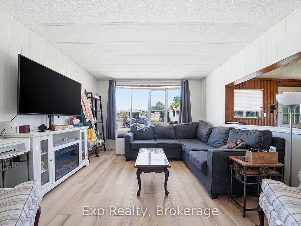 1st image of 6 Juniper Ln