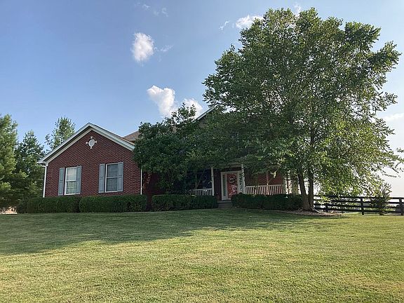 5th image of 391 Crafton Dr