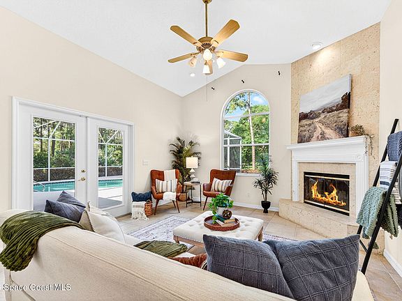 3rd image of 4404 Long Lake Rd