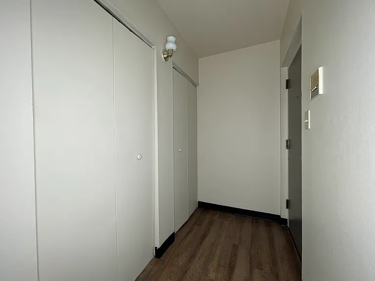 Oak Creek Apartments — Photo 23