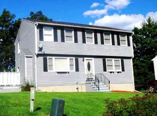 75 Newbridge Rd, Lowell, MA 01854