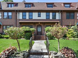 30 Beechknoll Rd, Forest Hills, NY 11375