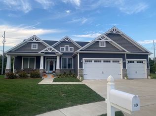 1624 Hunters View Dr, Mt Zion, IL 62549