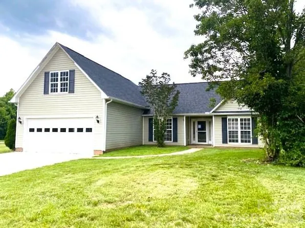 222 Misty Valley Rd, Fletcher, NC 28732