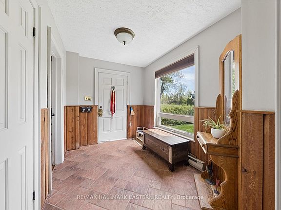 5th image of 906 Mount Horeb Rd