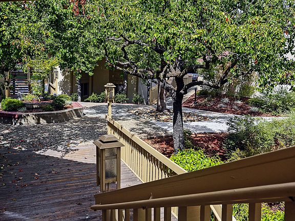 3rd image of 8020 Pinot Noir Ct