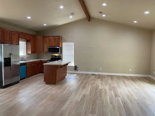2 bed, $1,400 — Photo 2
