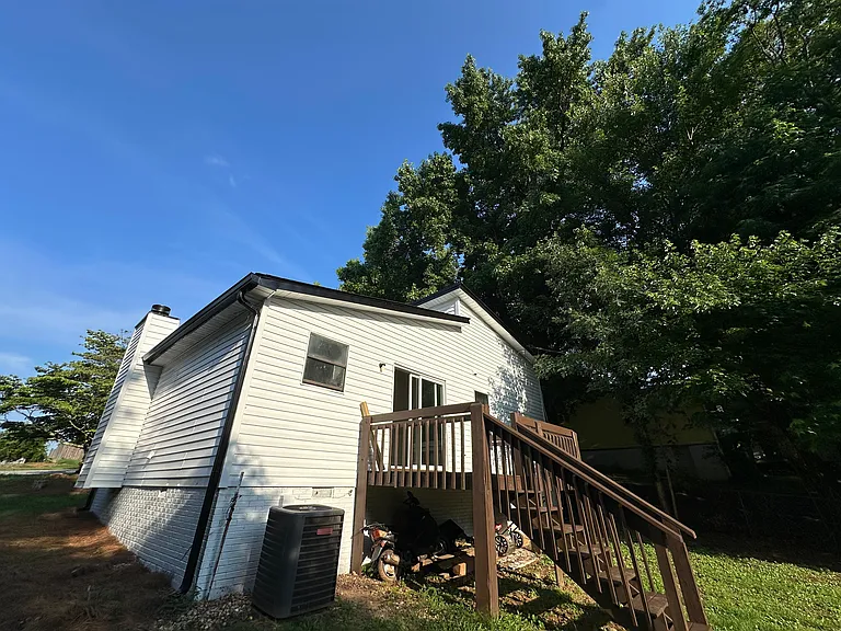 2120 Pinetree Dr #2 — Photo 12