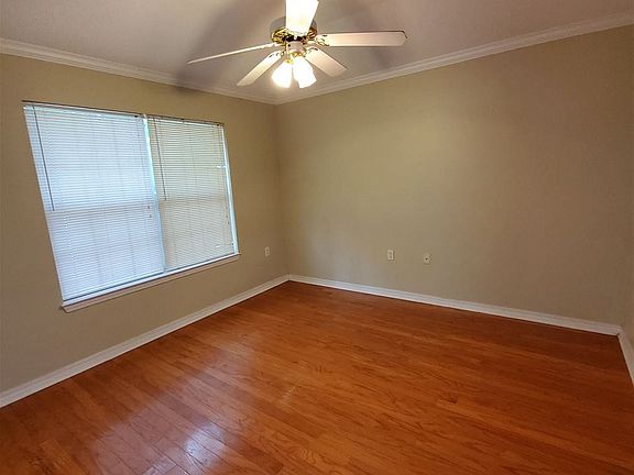 4th image of 5595 Millbend Pl