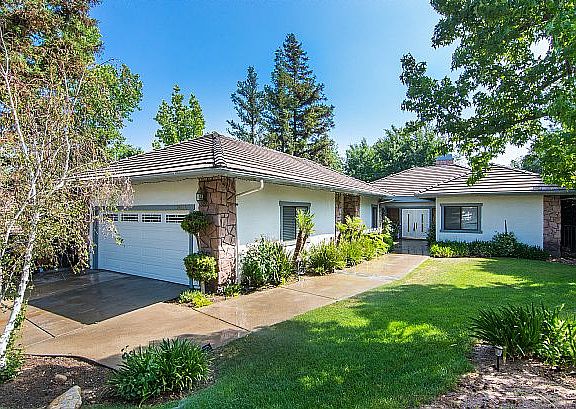 2nd image of 24576 Peachland Ave