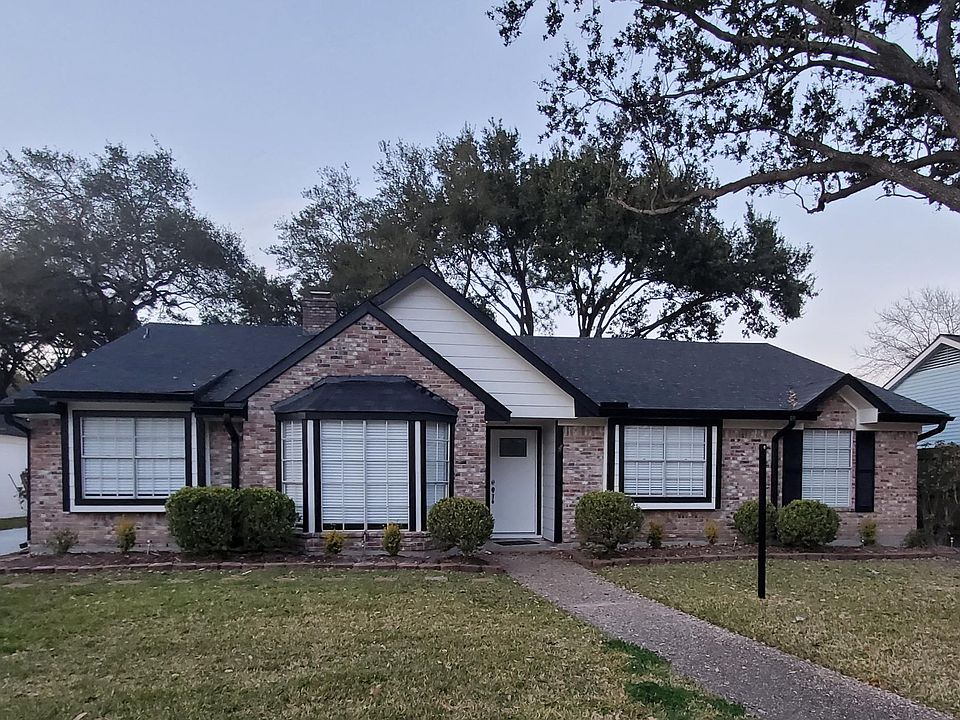 Beautiful Remodeled Home. 4 Bedrooms, 2 Baths. Detached garage. Energy Corridor accessible location.