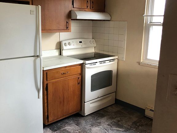 3rd image of 601 Gladstone Ave