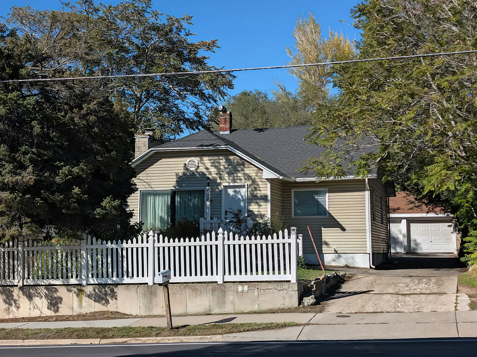 4 bed, 1950 sqft, $1,995 — Photo 1