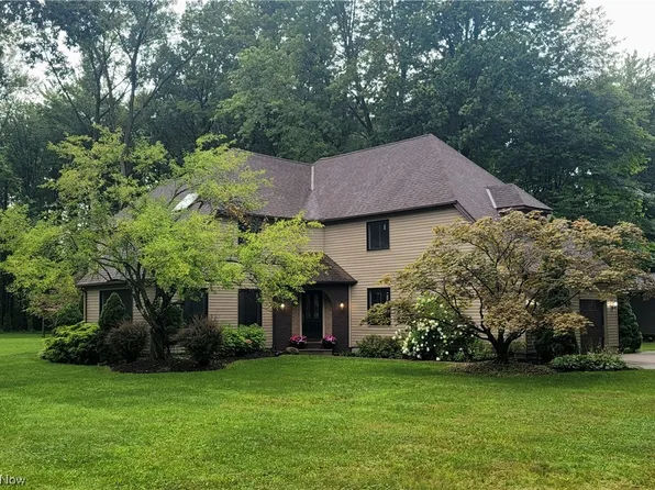 11257 Arrowhead Dr, Grafton, OH 44044