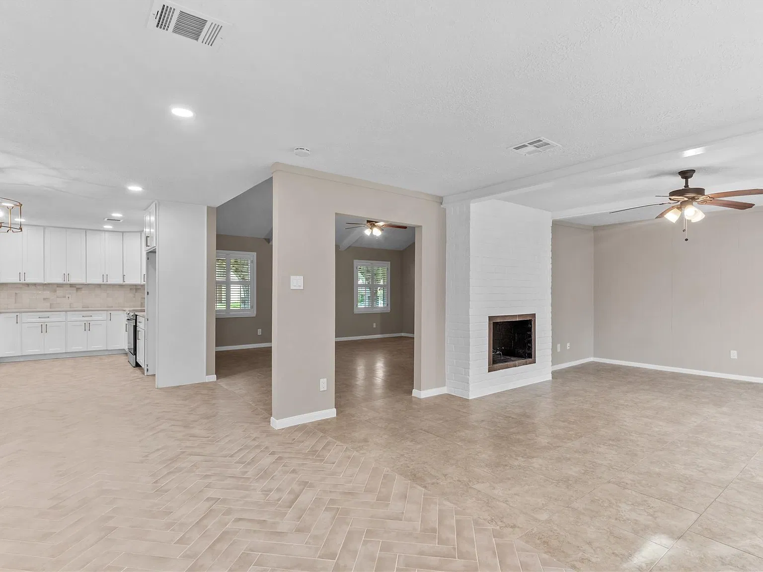 3 bed, 2.0 bath, 2197 sqft, $2,300 — Photo 4