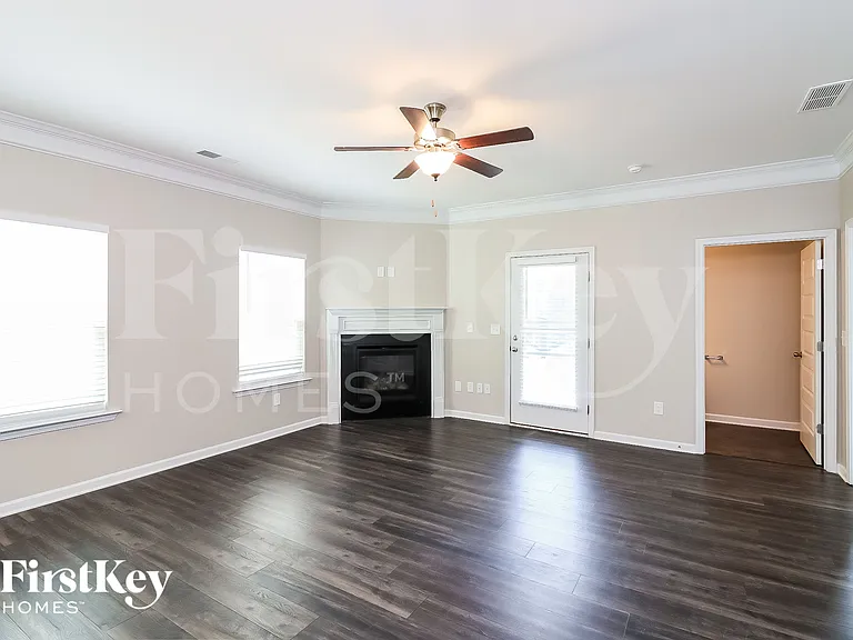 209 Prescott Cir — Photo 3
