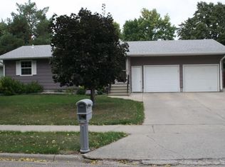 821 17th Ave NE, Aberdeen, SD 57401