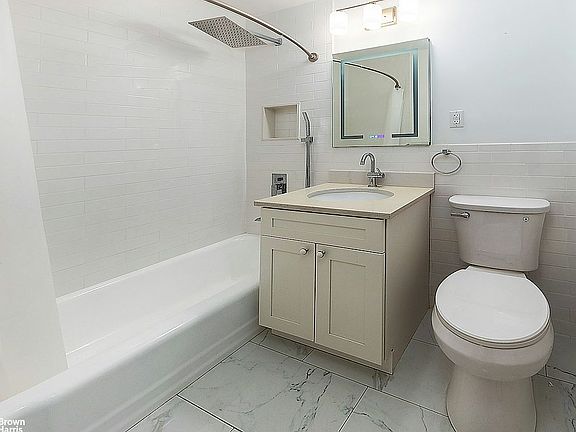 5th image of 330 3rd Ave APT 14L