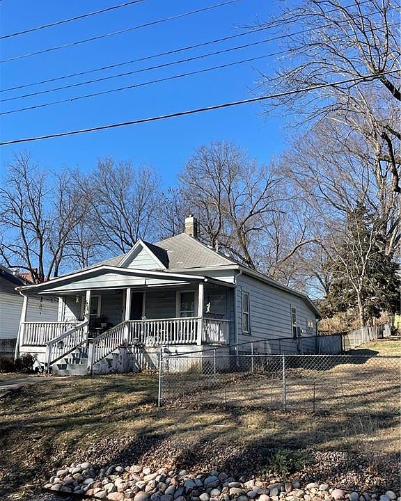 2nd image of 566 S Overton Ave