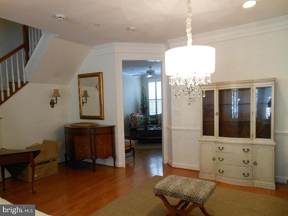 4th image of 104 Oak Knoll Ter