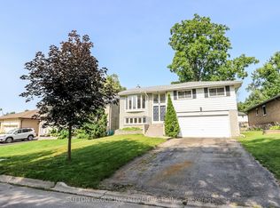 16 Varden Cres, Barrie, ON L4M4N9