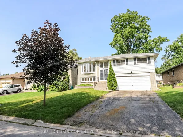 16 Varden Cres, Barrie, ON L4M 4N9