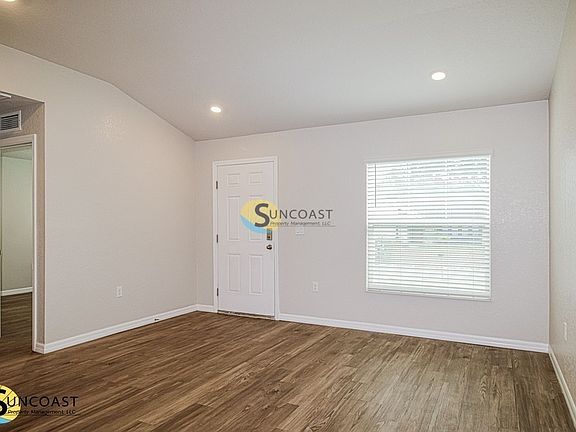 4th image of 814 Spruce St