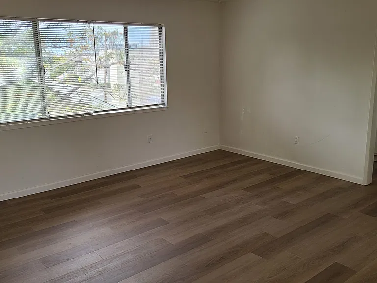 1820 Santa Clara Ave — Photo 2