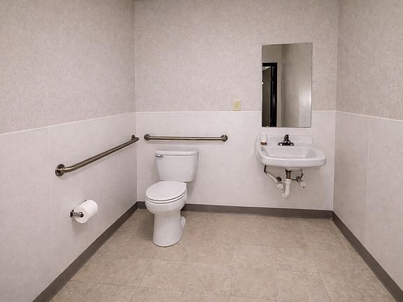 5th image of 817 Walnut St